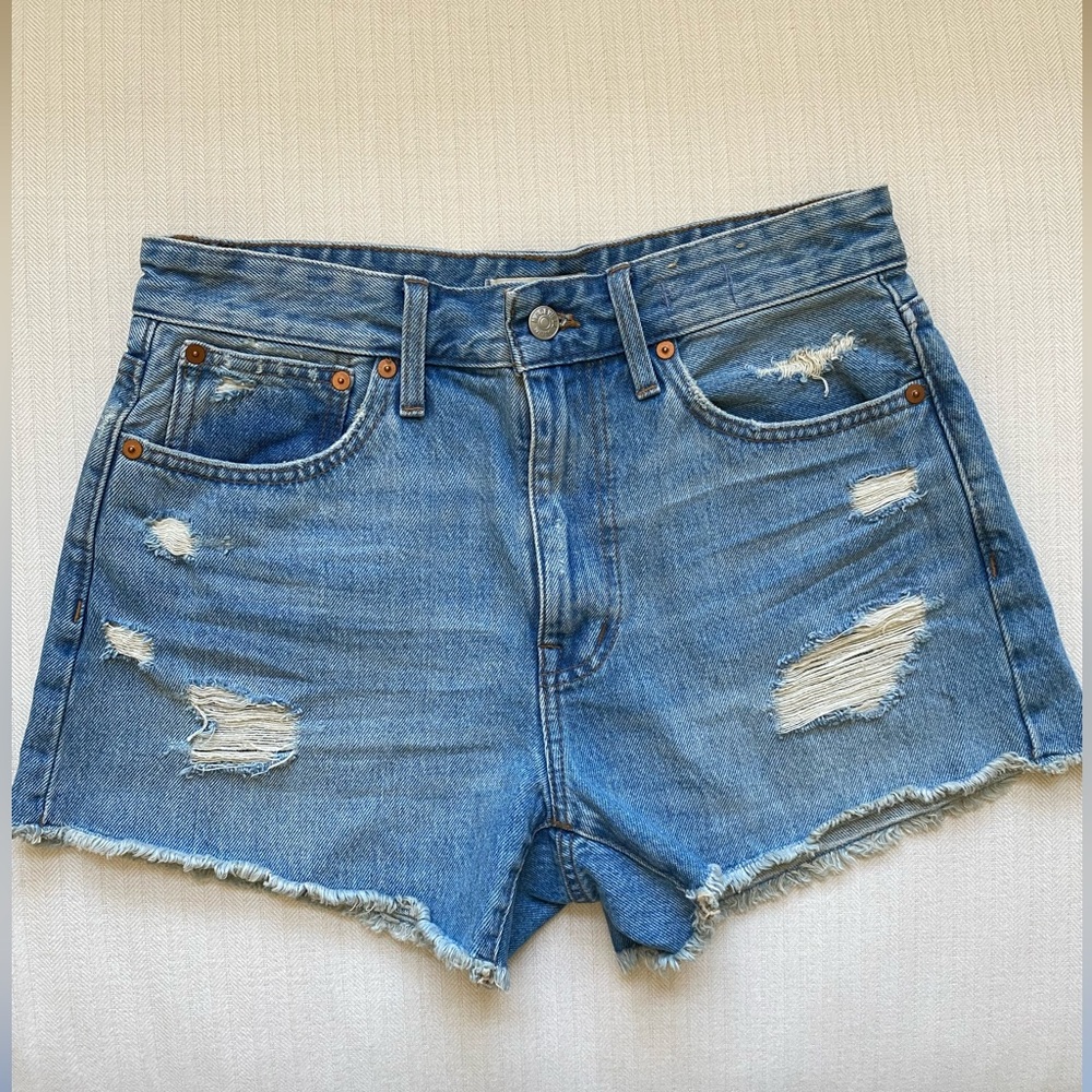 Madewell distressed shorts size 26